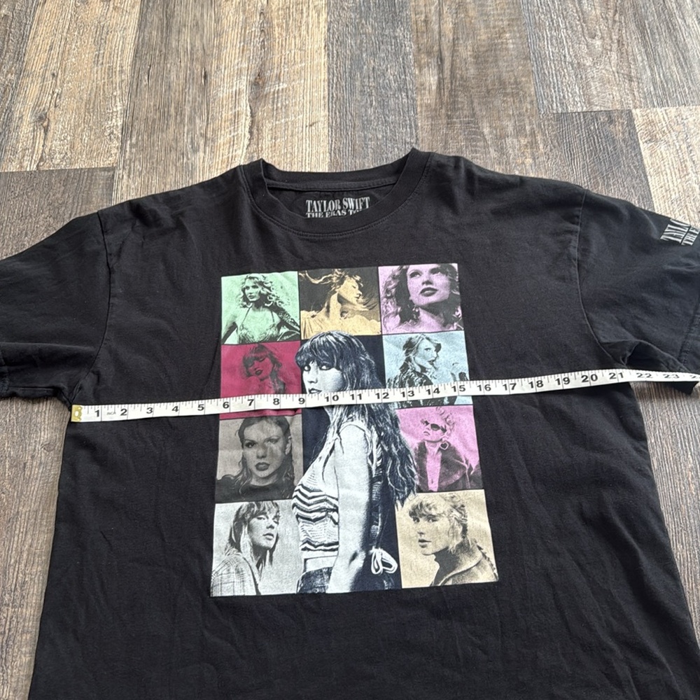 Taylor Swift Eras Tour Concert Black T-shirt Size Large - Picture 3 of 9